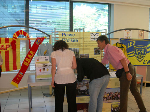 personnes découvrant PC